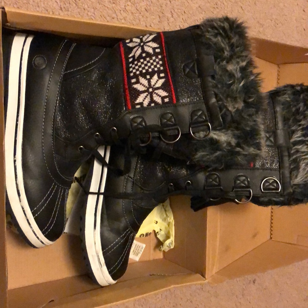 Snow boots